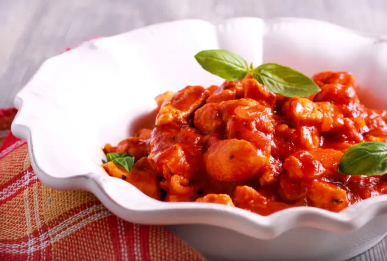 Blanc de poulet à la sauce tomate