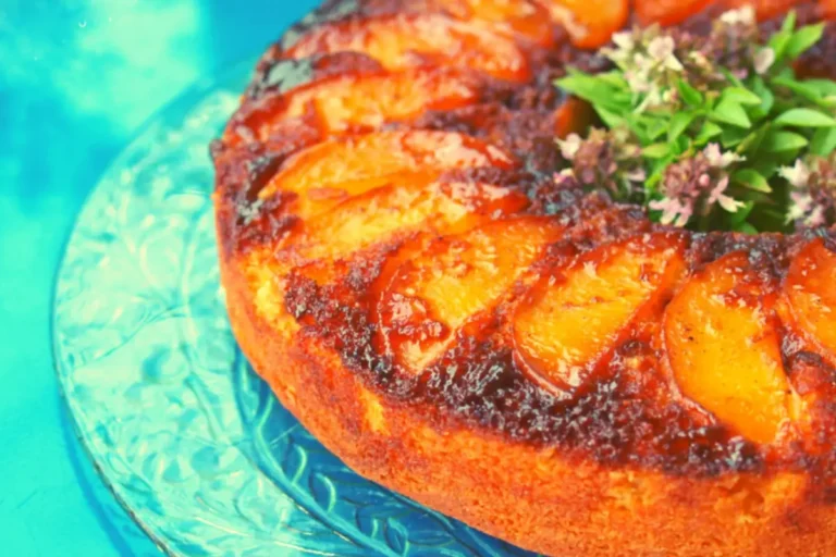 Gâteau moelleux renversé aux pêches : Une alliance parfaite pour un dessert éclatant