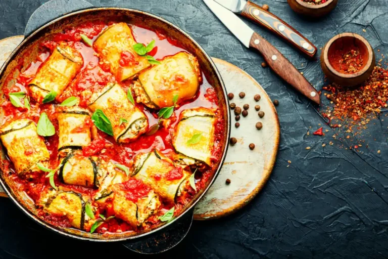 rouleaux de courgettes à la ricotta et à la sauce tomate